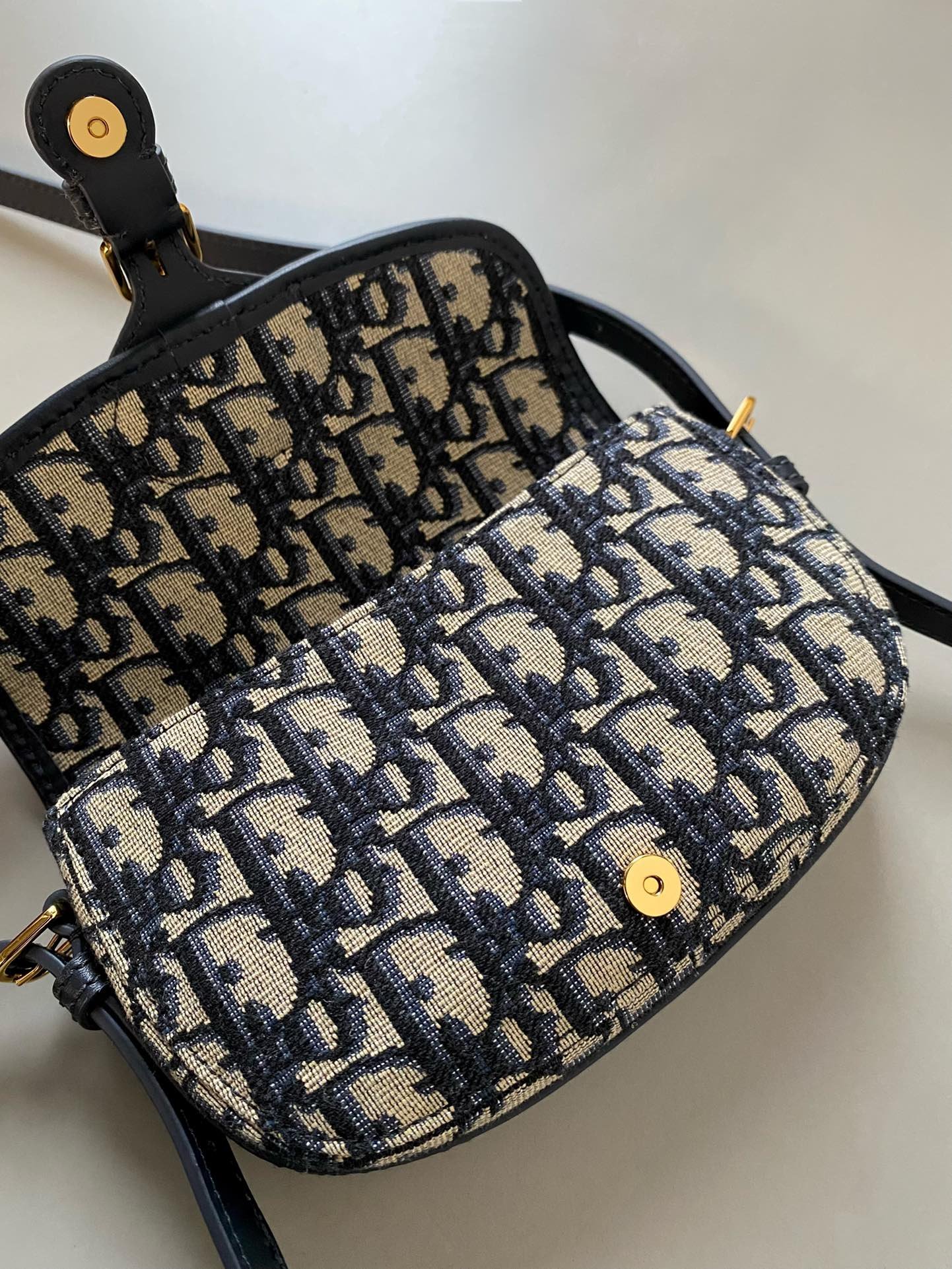 {Style No: 69FW3AM9} BOBBY EAST-WEST BAG 17 IN BLACK OBLIQUE JACQUARD - Image 7