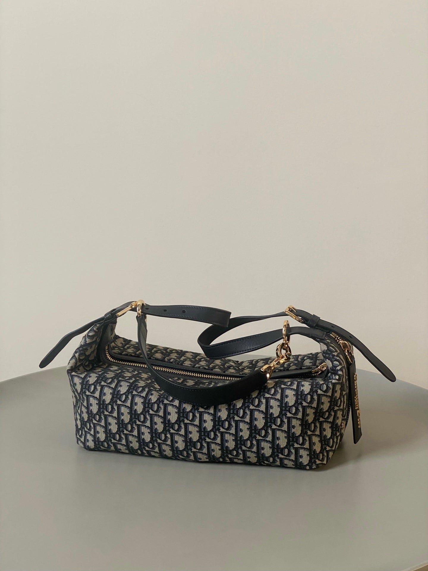 {Style No: IKXNGPH4} LARGE D-JOURNEY SHOULDER BAG 33 IN BLACK MONOGRAM OBLIQUE JACQUARD - Image 6