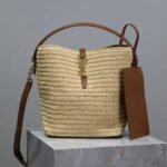 {Style No: NBN7TIFC} LE 37 DE RAFIA TRENZADA Y PIEL DE CURTIDO VEGETAL