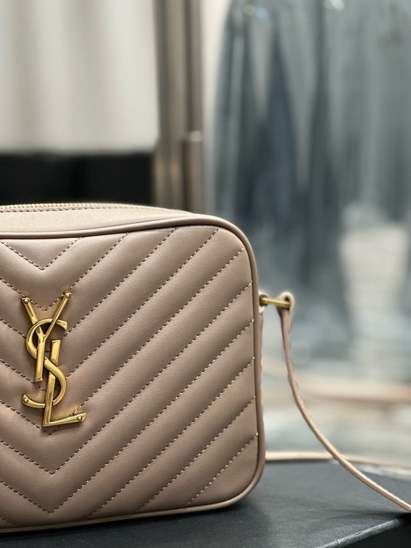 {Style No: QM8KA988} LOU 23 CAMERA BAG BEIGE IN QUILTED LEATHER GOLD HARDWARE - Image 4