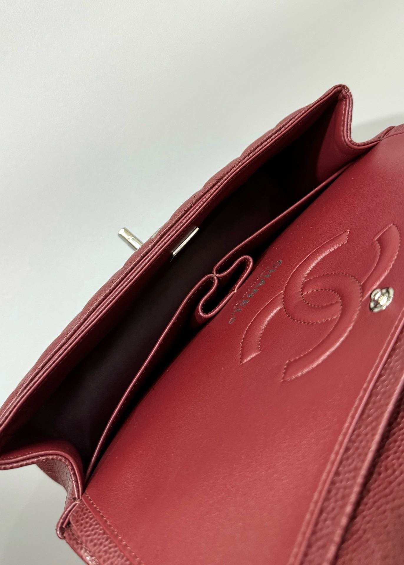 {Style No: SOS8BUJY} FLAP BAG 25 IN WINE CAVIAR LAMBSKIN SILVER HARDWARE - Image 6