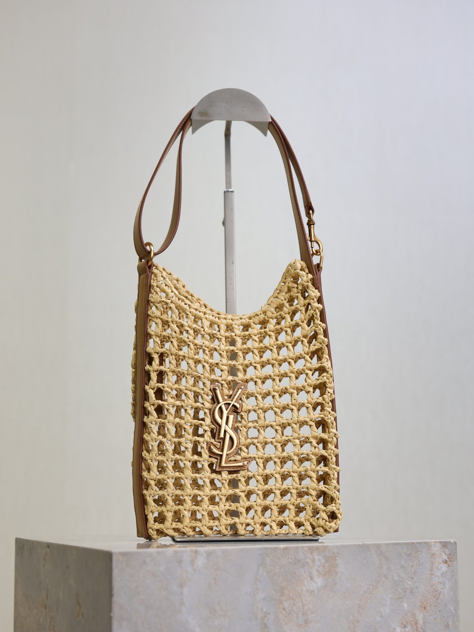 {Style No: JBZ48KC4} OXALIS 25 IN RAFFIA CROCHET AND LEATHER VINTAGE BROWN
