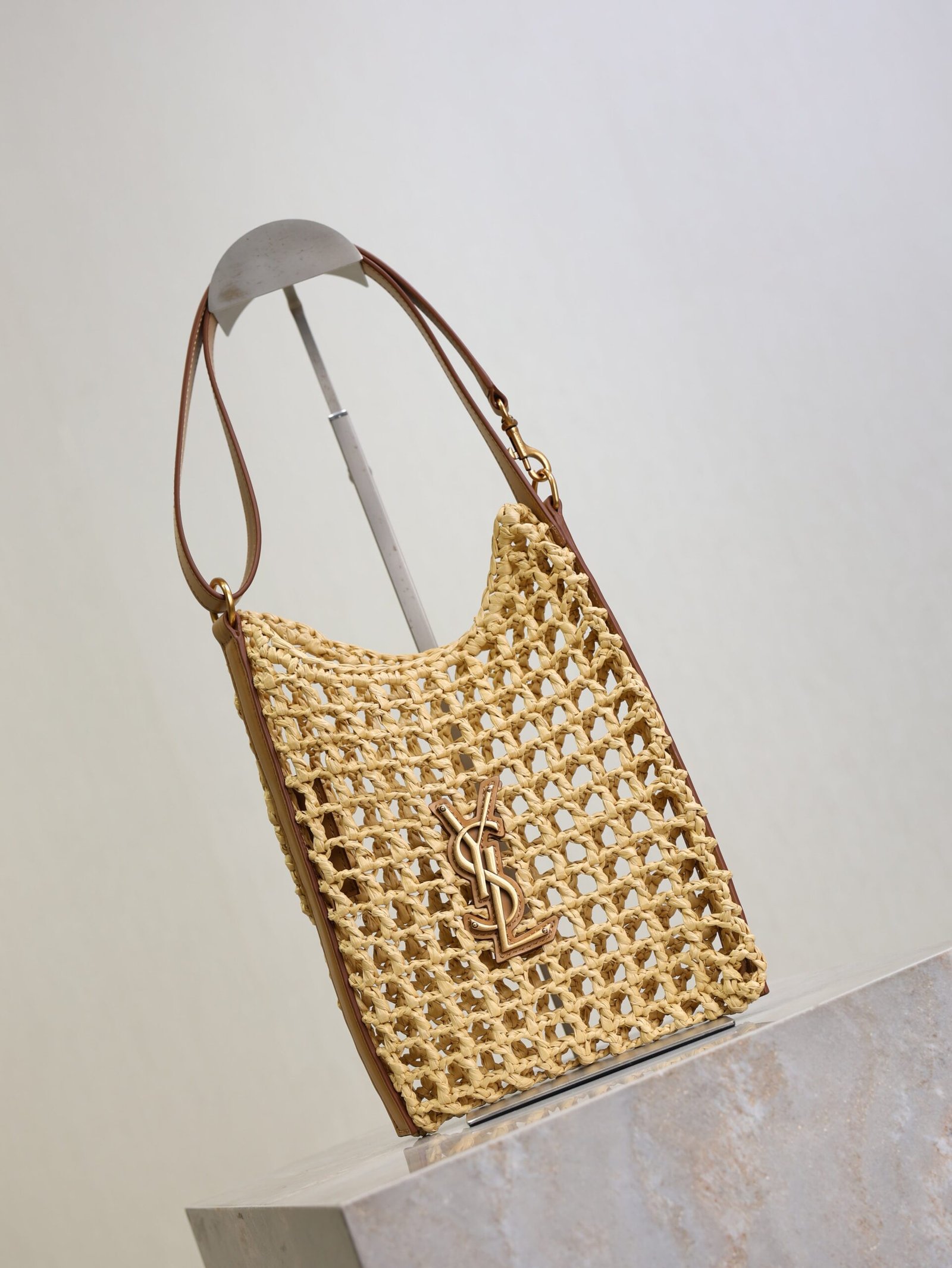 {Style No: JBZ48KC4} OXALIS 25 IN RAFFIA CROCHET AND LEATHER VINTAGE BROWN - Image 2