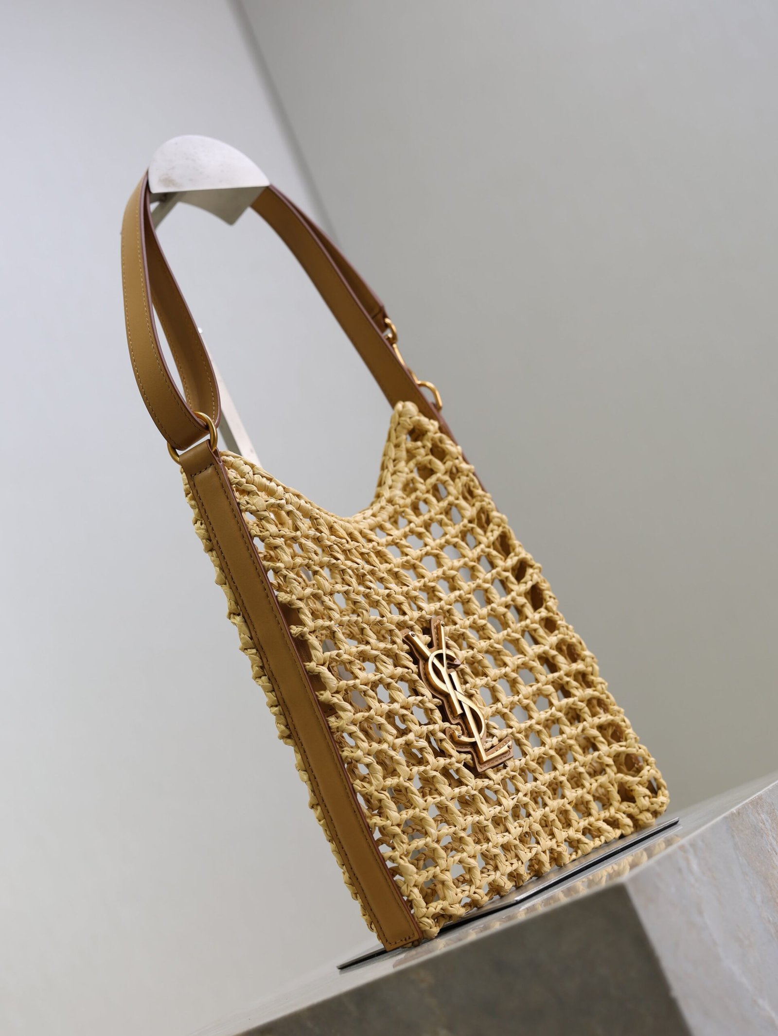 {Style No: JBZ48KC4} OXALIS 25 IN RAFFIA CROCHET AND LEATHER VINTAGE BROWN - Image 4