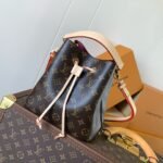 {Style No: QYG3KHXY} NÉONOÉ BB 20 IN BROWN MONOGRAM CANVAS
