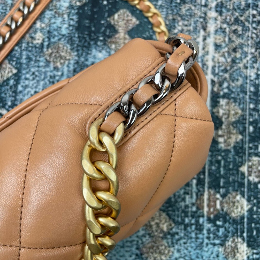 {Style No: 2SXXS8UY} CC MEDIUM 26 FLAP BAG IN PEANUT LAMBSKIN - Image 7