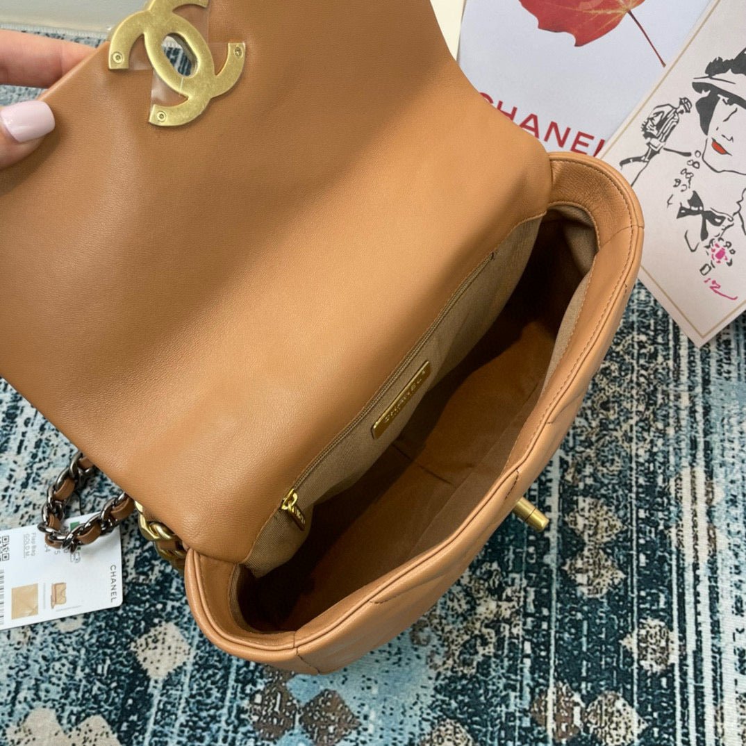 {Style No: 2SXXS8UY} CC MEDIUM 26 FLAP BAG IN PEANUT LAMBSKIN - Image 8