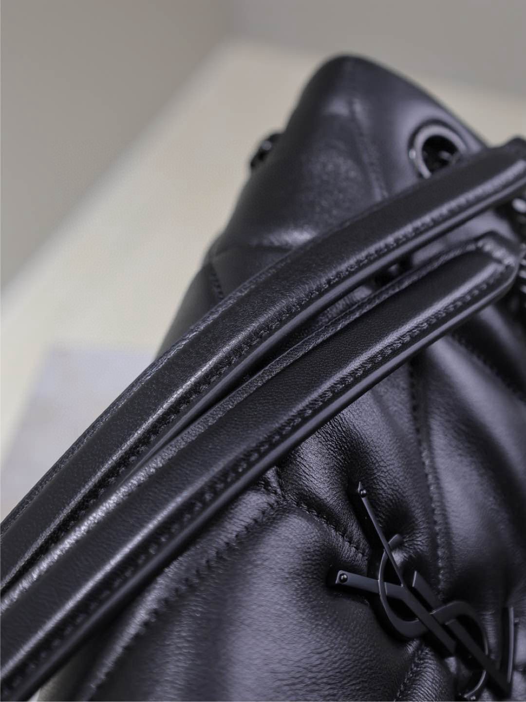 {Style No: R35NIIYK} LOULOU PUFFER MEDIUM 29 IN ALL BLACK SHEEPSKIN BLACK HARDWARE - Image 8