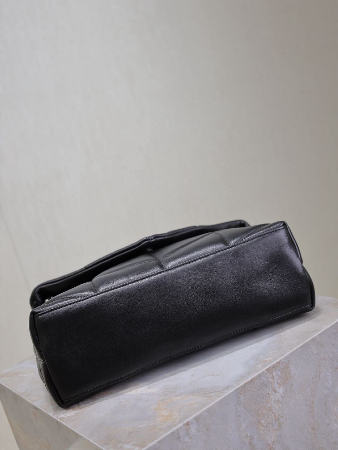 {Style No: R35NIIYK} LOULOU PUFFER MEDIUM 29 IN ALL BLACK SHEEPSKIN BLACK HARDWARE - Image 9