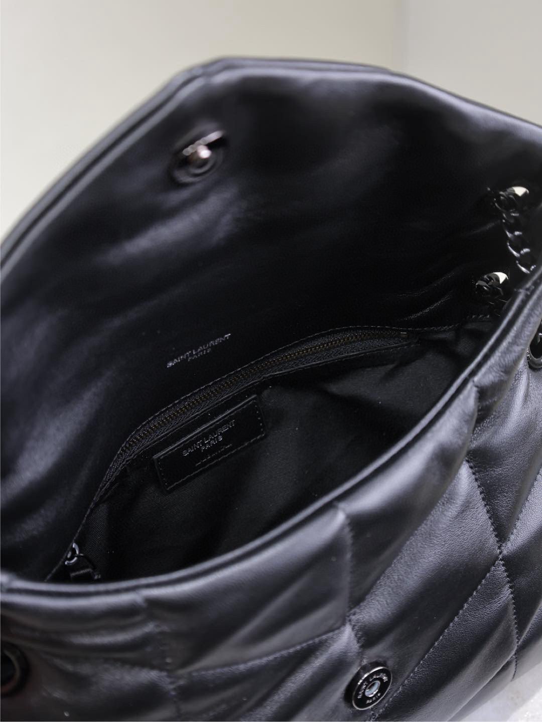 {Style No: R35NIIYK} LOULOU PUFFER MEDIUM 29 IN ALL BLACK SHEEPSKIN BLACK HARDWARE - Image 6