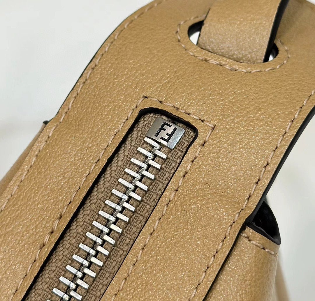 {Style No: LVJWZQ62} SIMPLY MINI 22 IN LIGHT BROWN GRAINED CALFSKIN - Image 6