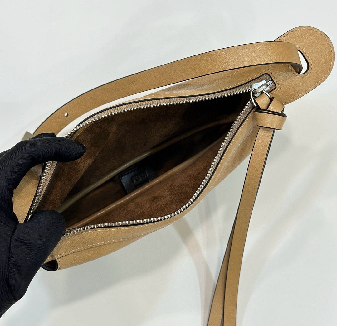 {Style No: LVJWZQ62} SIMPLY MINI 22 IN LIGHT BROWN GRAINED CALFSKIN - Image 3