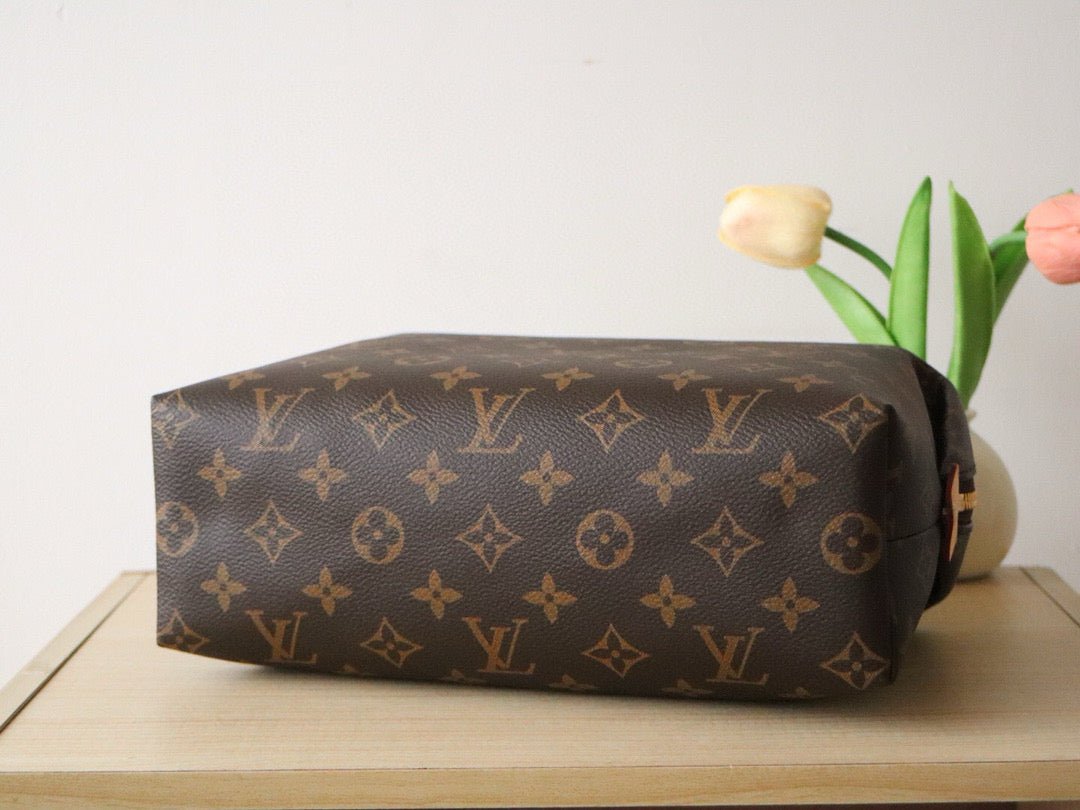 {Style No: OCH1KA83} COSMETIC POUCH GM MONOGRAM 27 CM IN MONOGRAM CALFSKIN - Image 9