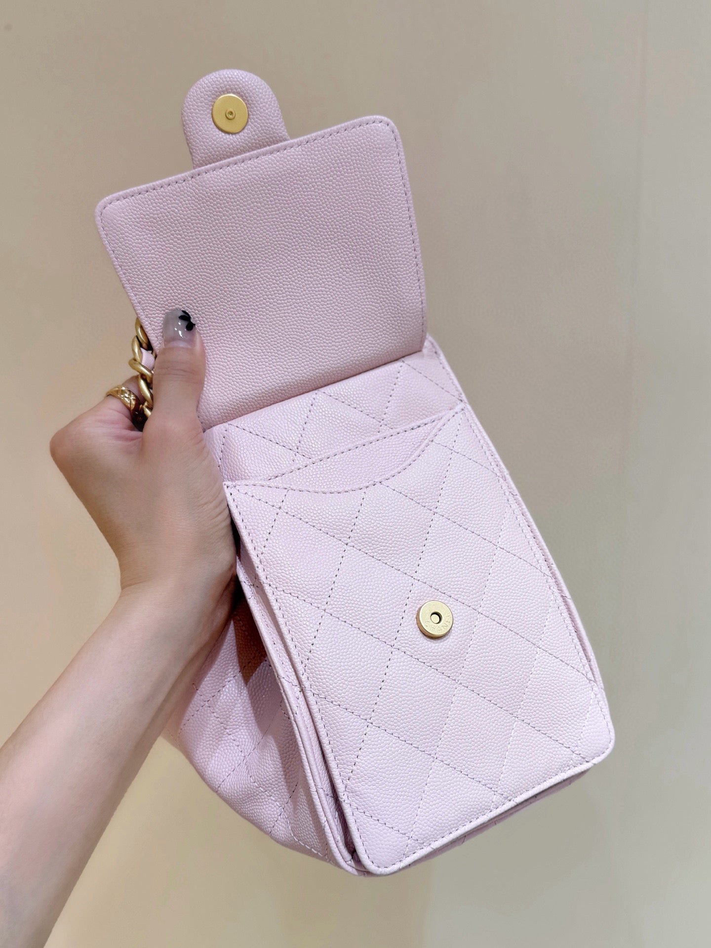 {Style No: 128NSYTR} CHANEL 25 MEDIUM HANDBAG IN PASTEL PINK CALFSKIN WITH GOLD HARDWARE - Image 7
