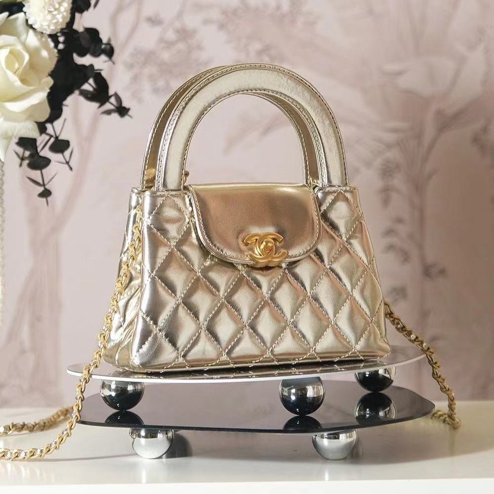 {Style No: OTI8GU93} CC COCO HANDLE BAG 19 IN METALLIC GOLD QUILTED CALFSKIN