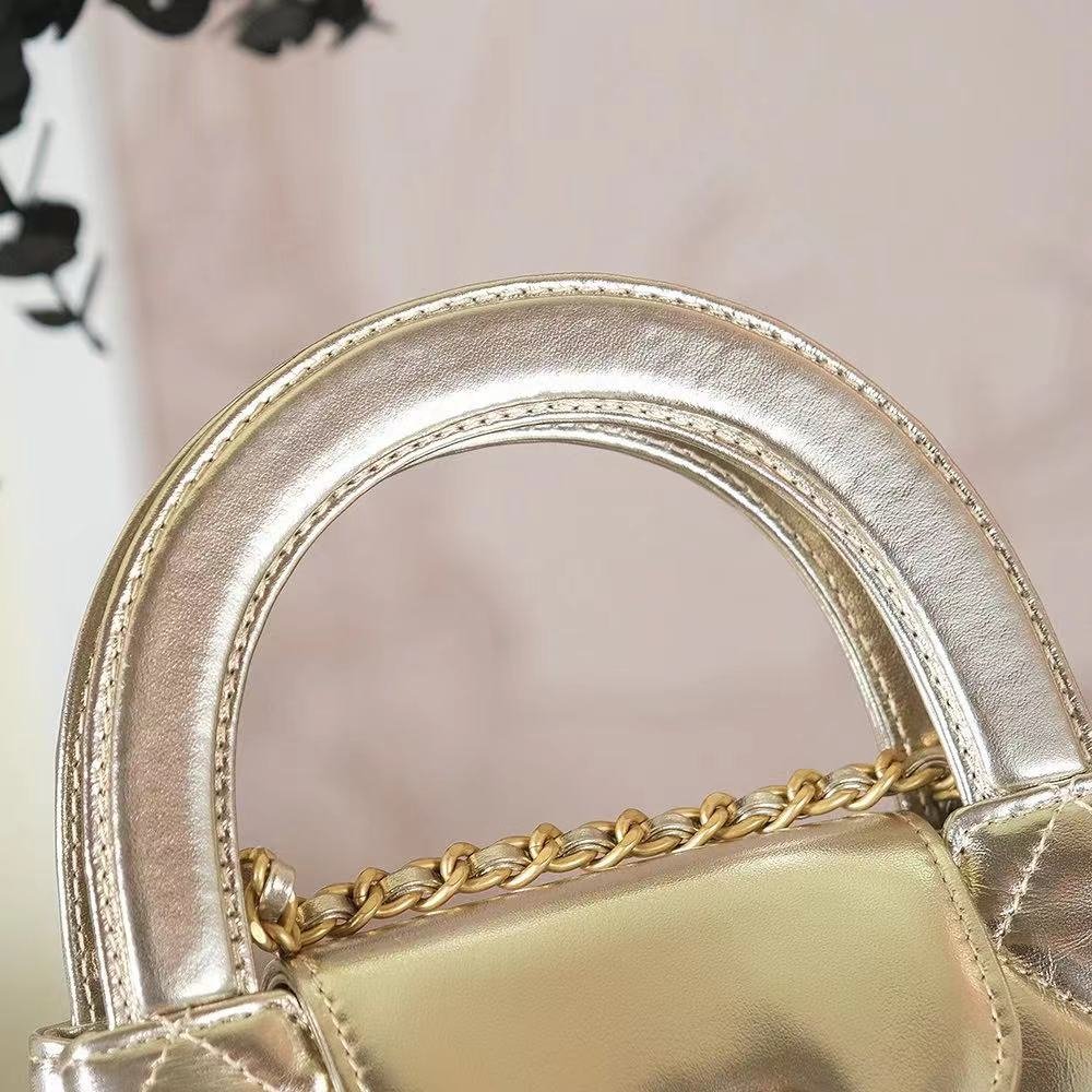 {Style No: OTI8GU93} CC COCO HANDLE BAG 19 IN METALLIC GOLD QUILTED CALFSKIN - Image 2