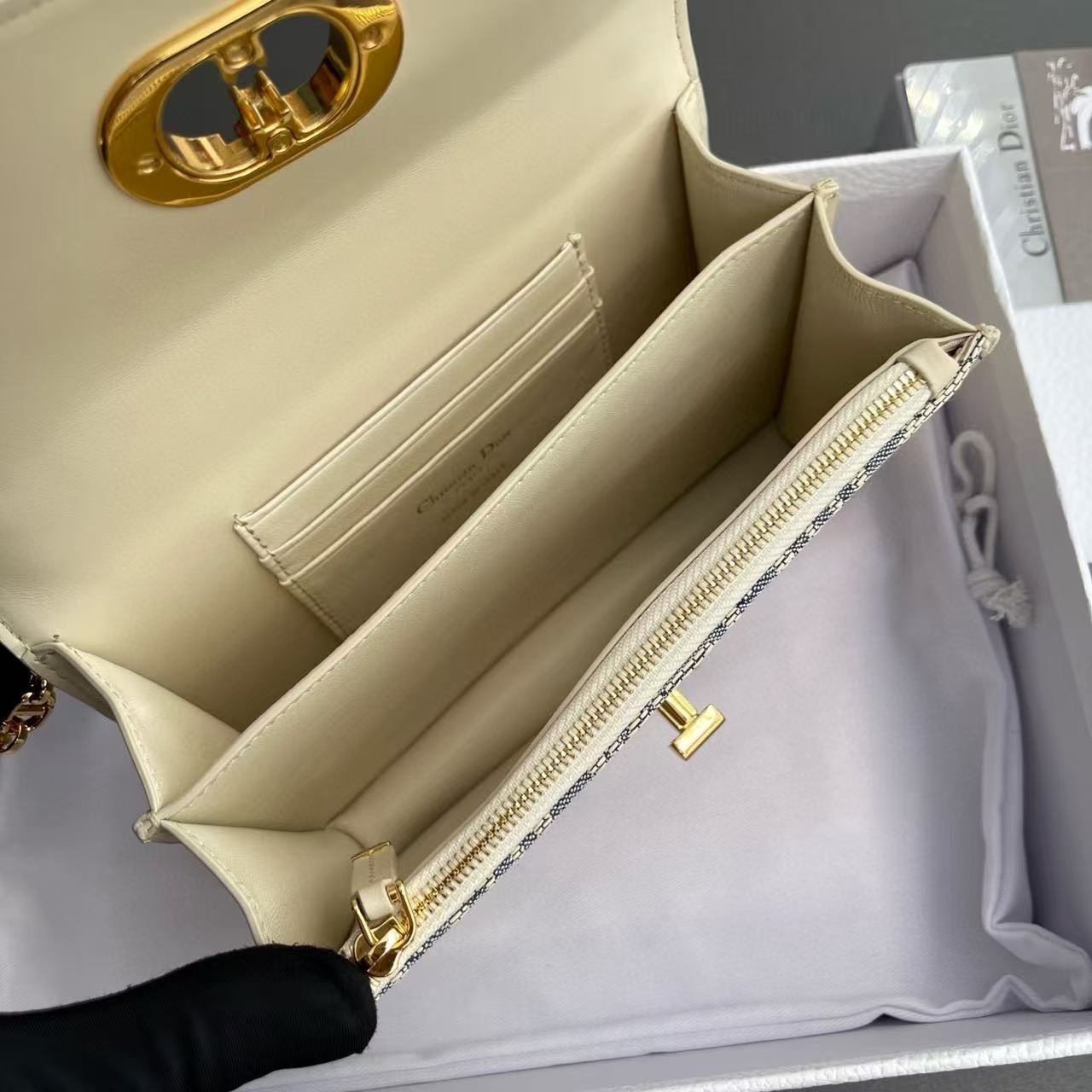 {Style No: DASU5WJM} CD OBLIQUE SHOULDER BAG 18 IN BLUE AND BEIGE FABRIC GOLD-TONE CHAIN - Image 8