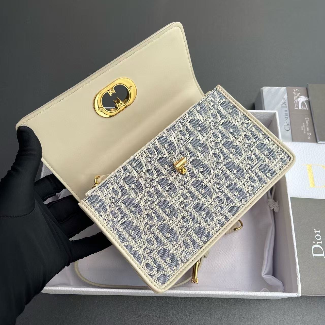 {Style No: DASU5WJM} CD OBLIQUE SHOULDER BAG 18 IN BLUE AND BEIGE FABRIC GOLD-TONE CHAIN - Image 7