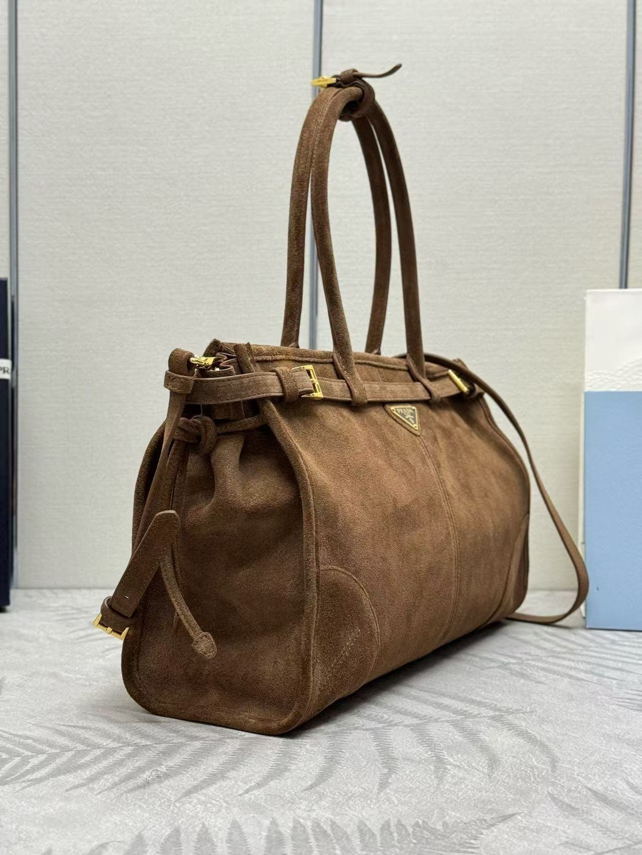 {Style No: RCY4JBAN} TOTE BAG WITH BELT 38 IN CHOCOLATE BROWN SUEDE GOLD HARDWARE - Image 8