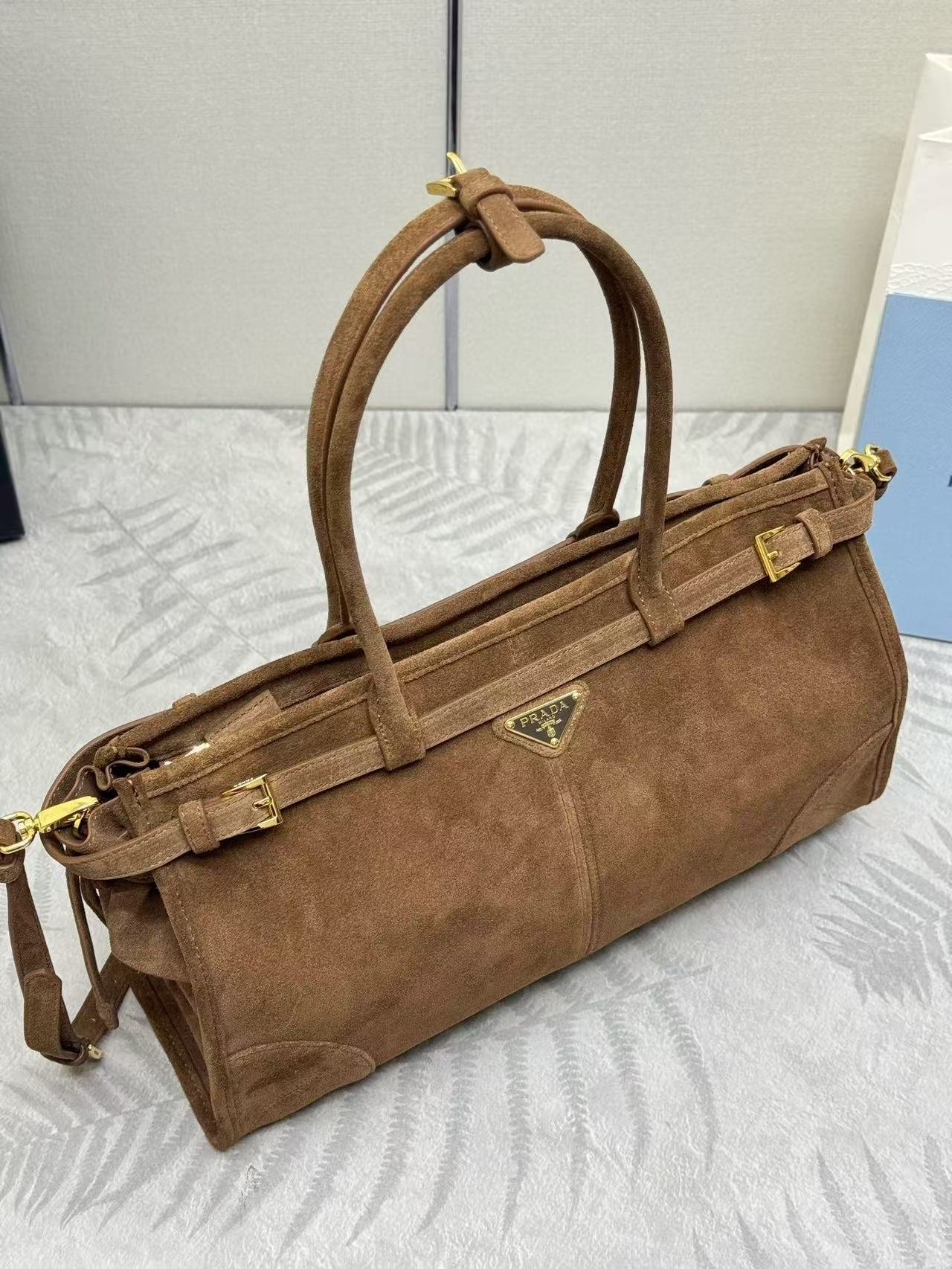 {Style No: RCY4JBAN} TOTE BAG WITH BELT 38 IN CHOCOLATE BROWN SUEDE GOLD HARDWARE - Image 6