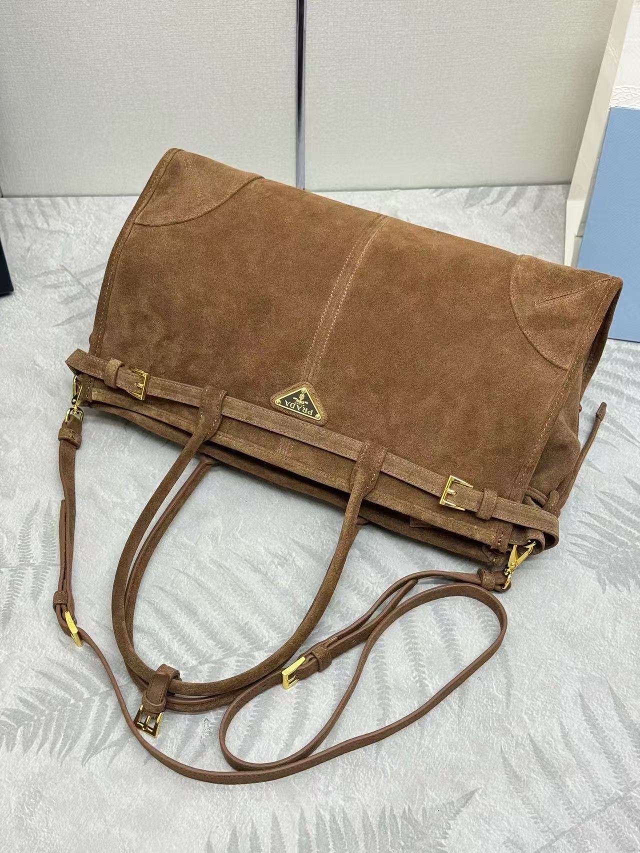 {Style No: RCY4JBAN} TOTE BAG WITH BELT 38 IN CHOCOLATE BROWN SUEDE GOLD HARDWARE - Image 5