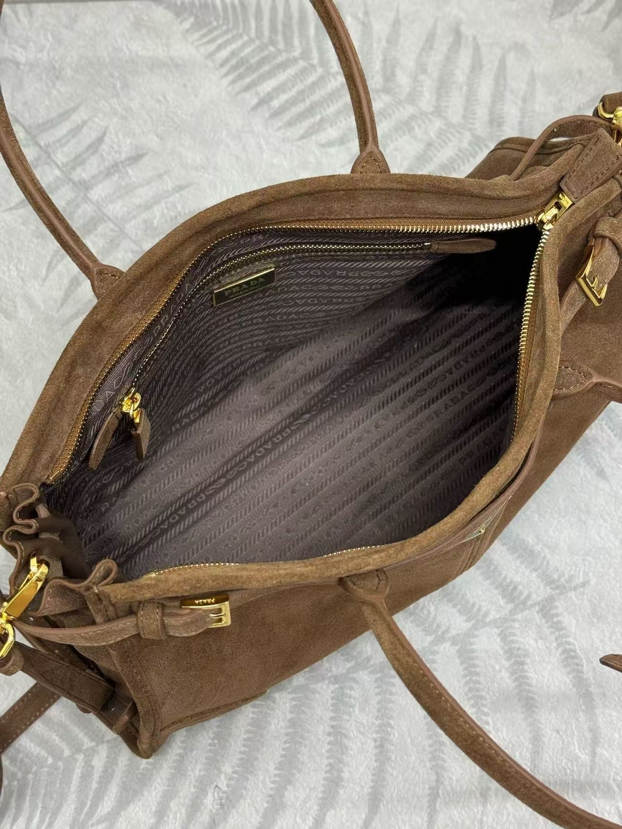 {Style No: RCY4JBAN} TOTE BAG WITH BELT 38 IN CHOCOLATE BROWN SUEDE GOLD HARDWARE - Image 3