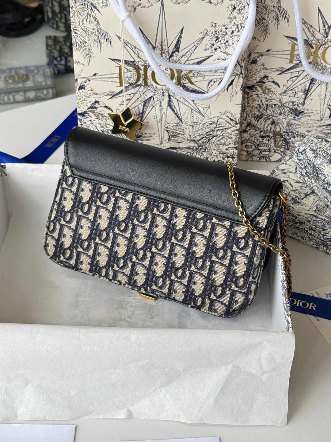 {Style No: X6HFA7D8} DIOR 25S MEDIUM SADDLE POUCH WITH CHAIN 21 IN BLUE BLACK DIOR OBLIQUE JACQUARD CANVAS AND CALFSKIN - Image 2