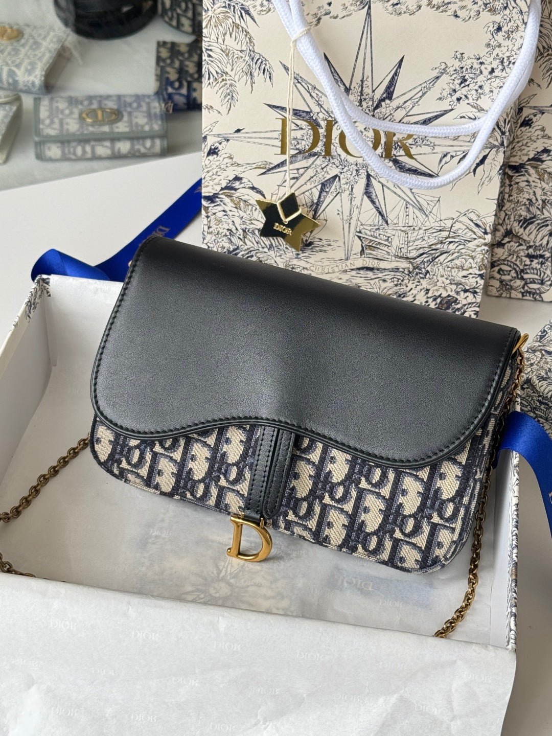 {Style No: X6HFA7D8} DIOR 25S MEDIUM SADDLE POUCH WITH CHAIN 21 IN BLUE BLACK DIOR OBLIQUE JACQUARD CANVAS AND CALFSKIN - Image 3