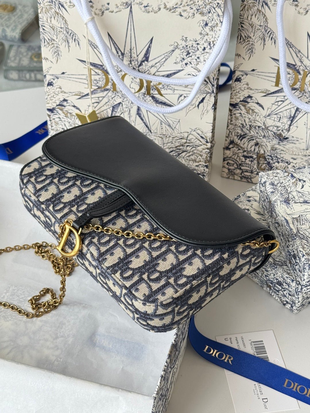 {Style No: X6HFA7D8} DIOR 25S MEDIUM SADDLE POUCH WITH CHAIN 21 IN BLUE BLACK DIOR OBLIQUE JACQUARD CANVAS AND CALFSKIN - Image 7