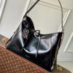 {Style No: D6WZWMJJ} CARRYALL CARGO DARK 39 IN BLACK LAMBSKIN COLORFUL MONOGRAM TAG