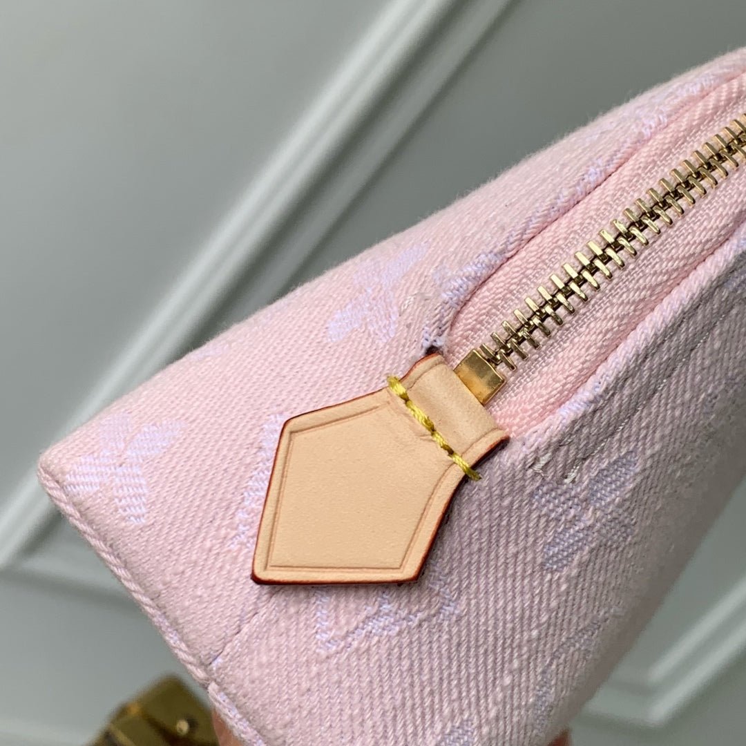 {Style No: SWIHQMKQ} COSMETIC POUCH 19 IN PINK MONOGRAM DENIM GOLD HARDWARE - Image 5
