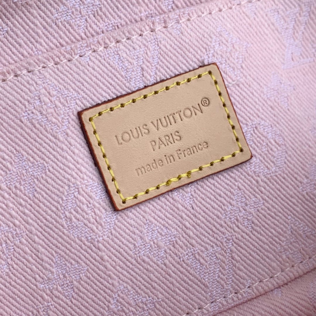 {Style No: SWIHQMKQ} COSMETIC POUCH 19 IN PINK MONOGRAM DENIM GOLD HARDWARE - Image 8