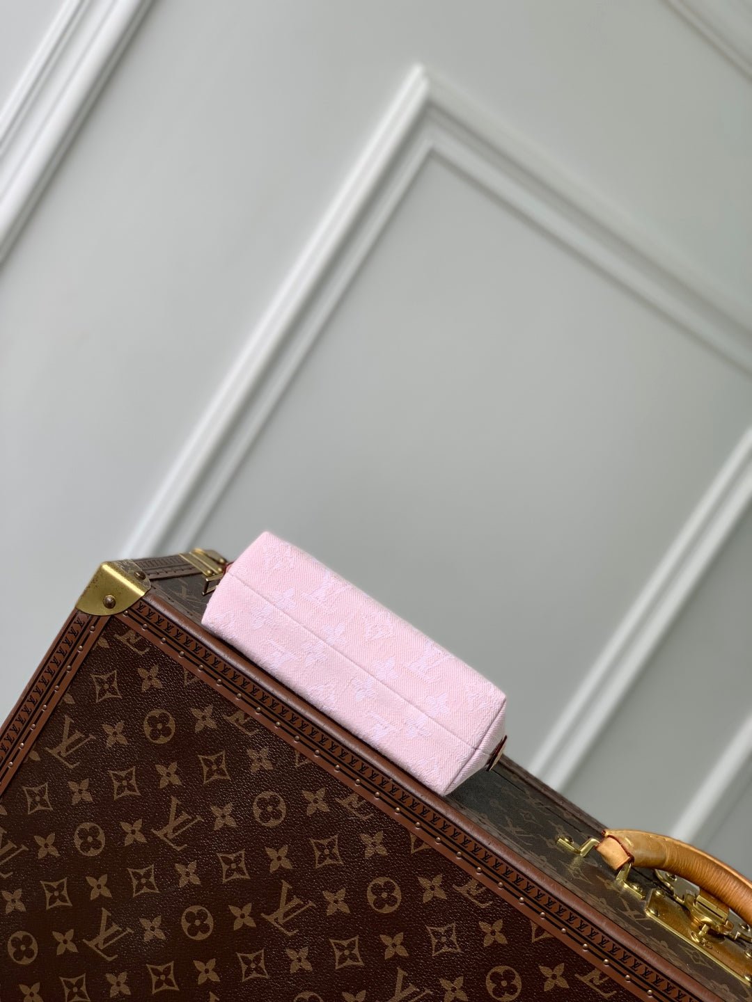 {Style No: SWIHQMKQ} COSMETIC POUCH 19 IN PINK MONOGRAM DENIM GOLD HARDWARE - Image 9