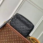 {Style No: HPUMEB2L} POCHETTE KASAI 24.5 IN BLACK MONOGRAM SHADOW CALFSKIN