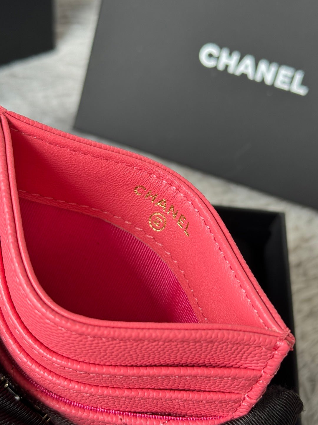 {Style No: SM8VCHNC} CHANEL 25S CARD HOLDER 11 IN WATERMELON CAVIAR GOLD HARDWARE - Image 9