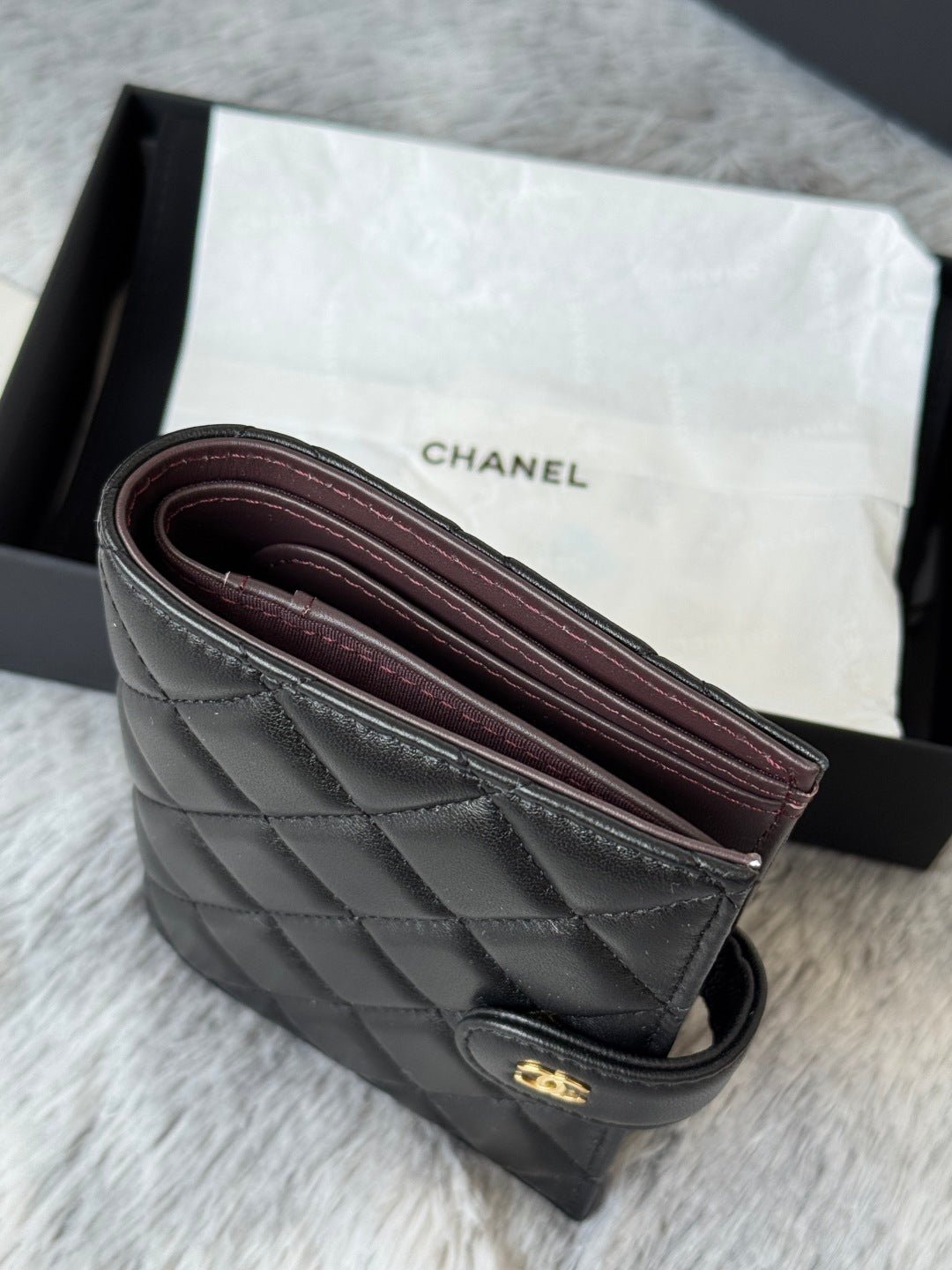 {Style No: QULV7J93} CHANEL 25S MULTI PURPOSE PASSPORT WALLET 15 IN BLACK LAMBSKIN GOLD HARDWARE - Image 7