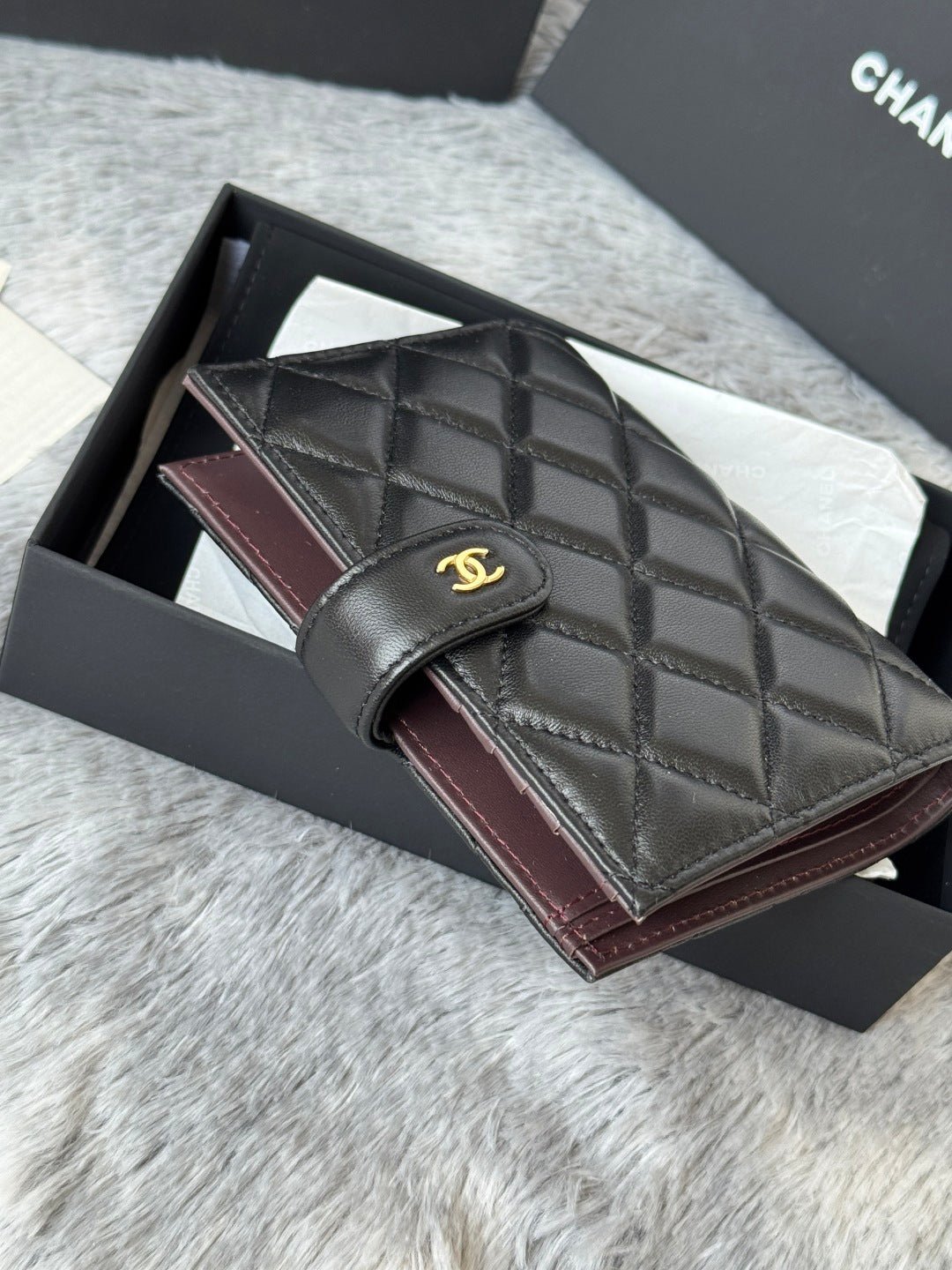 {Style No: QULV7J93} CHANEL 25S MULTI PURPOSE PASSPORT WALLET 15 IN BLACK LAMBSKIN GOLD HARDWARE - Image 6