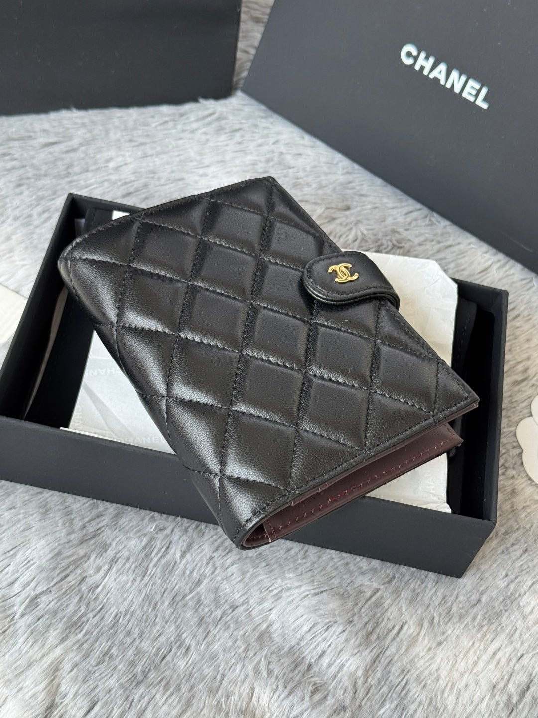 {Style No: QULV7J93} CHANEL 25S MULTI PURPOSE PASSPORT WALLET 15 IN BLACK LAMBSKIN GOLD HARDWARE - Image 11