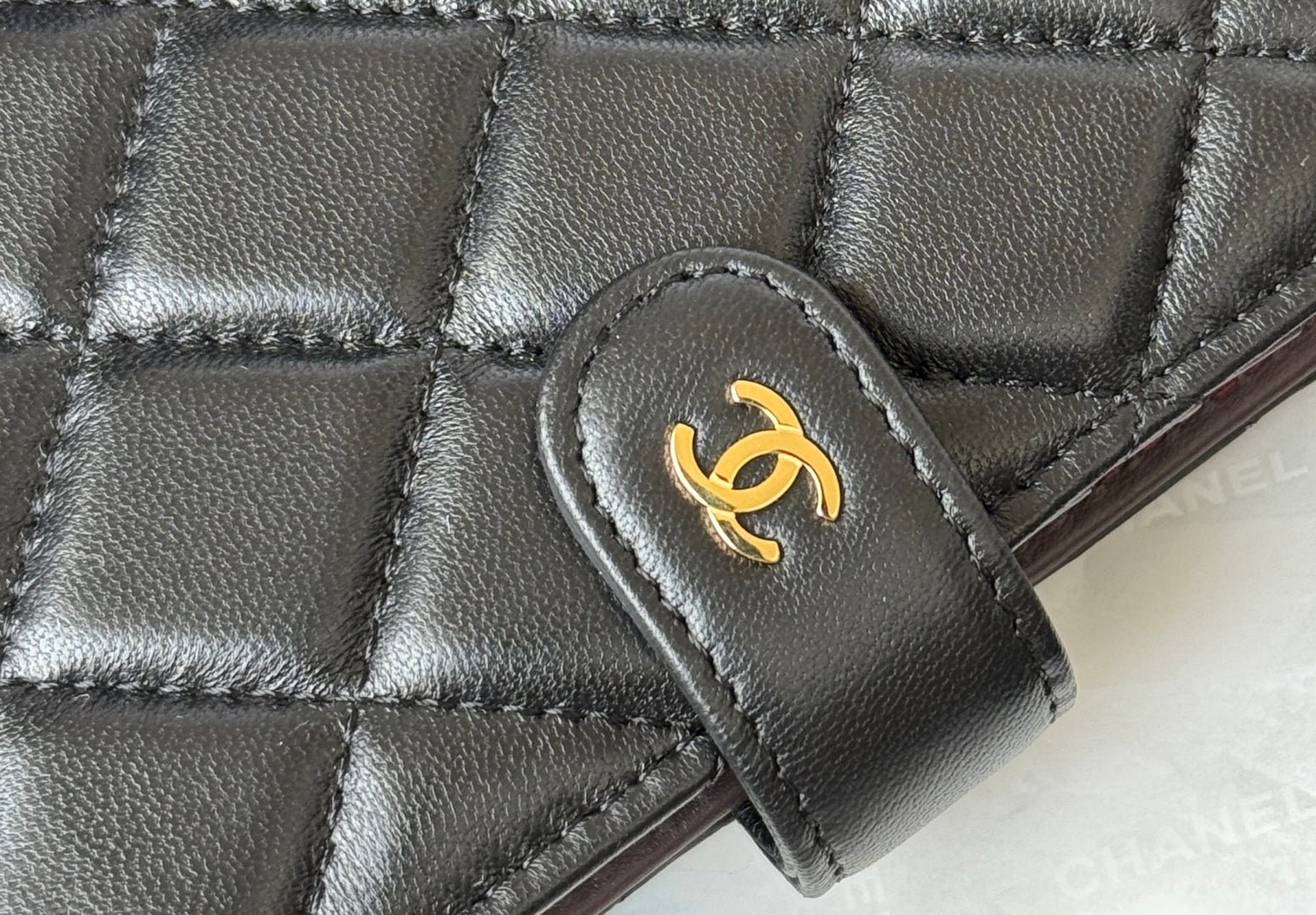 {Style No: QULV7J93} CHANEL 25S MULTI PURPOSE PASSPORT WALLET 15 IN BLACK LAMBSKIN GOLD HARDWARE - Image 10