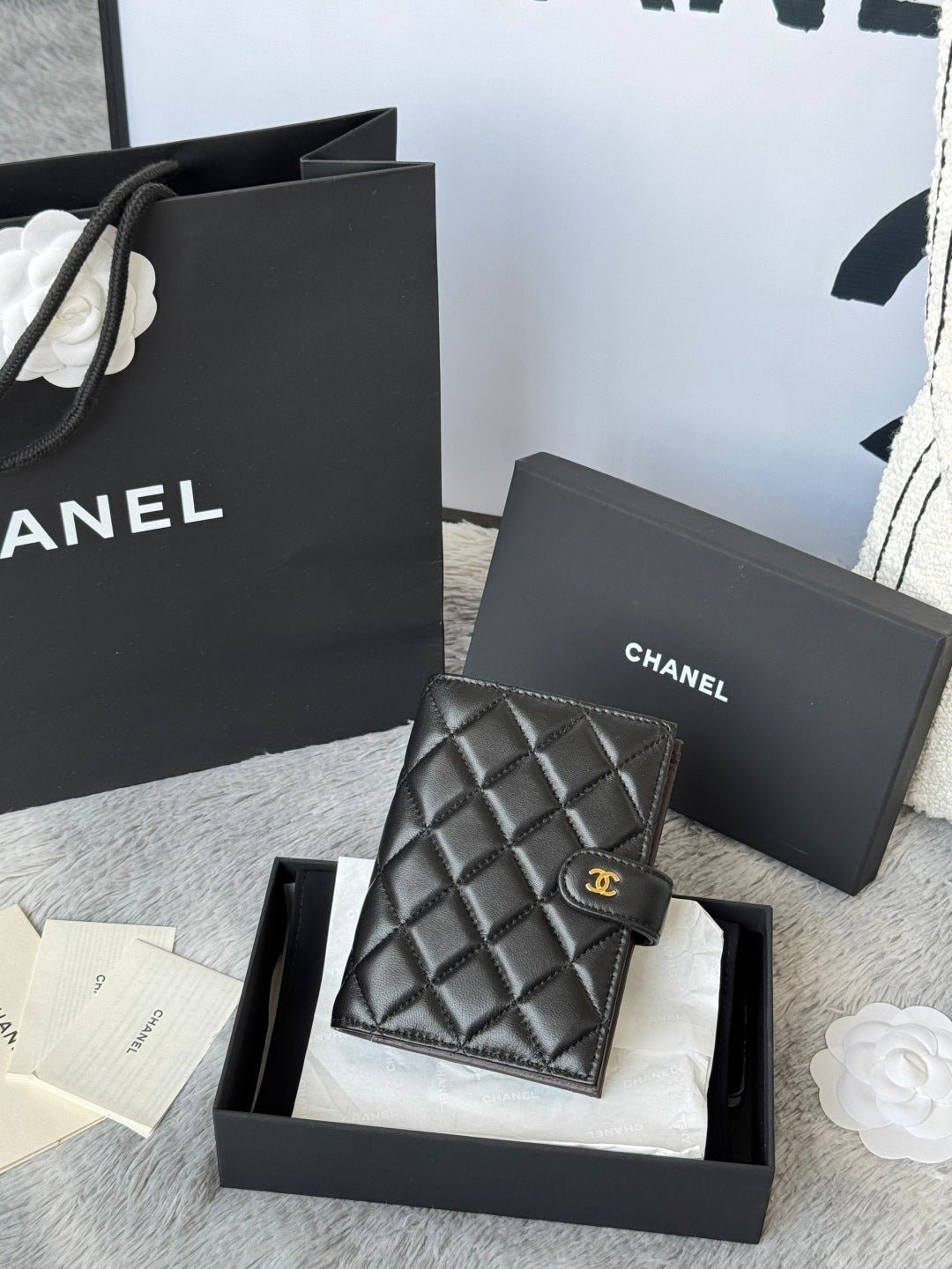 {Style No: QULV7J93} CHANEL 25S MULTI PURPOSE PASSPORT WALLET 15 IN BLACK LAMBSKIN GOLD HARDWARE - Image 12