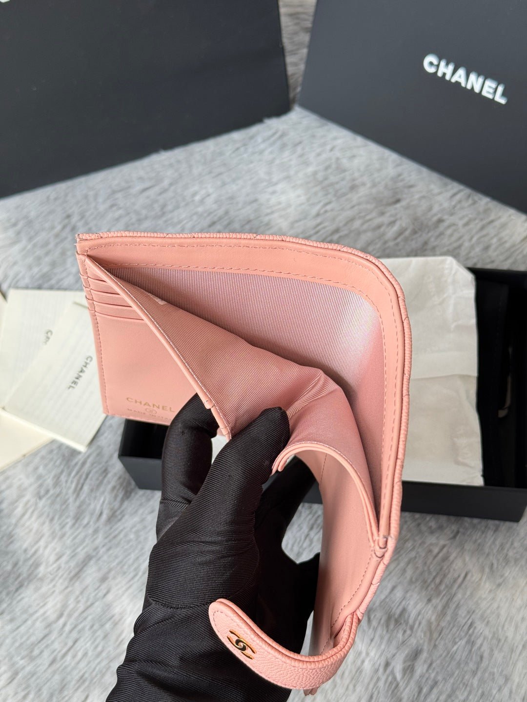 {Style No: 8J8B8DNQ} CHANEL 25S MULTI PURPOSE PASSPORT WALLET 15 IN PEACH PINK CALFSKIN GOLD HARDWARE - Image 5