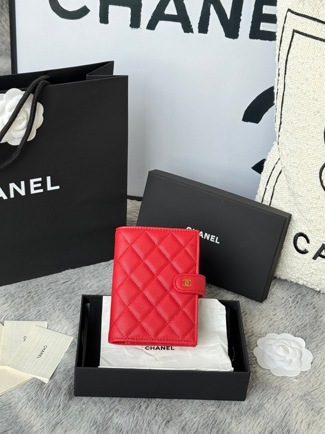 {Style No: ZUI4GWGB} CHANEL 25S MULTI PURPOSE PASSPORT WALLET 15 IN VIVID RED CALFSKIN GOLD HARDWARE - Image 12