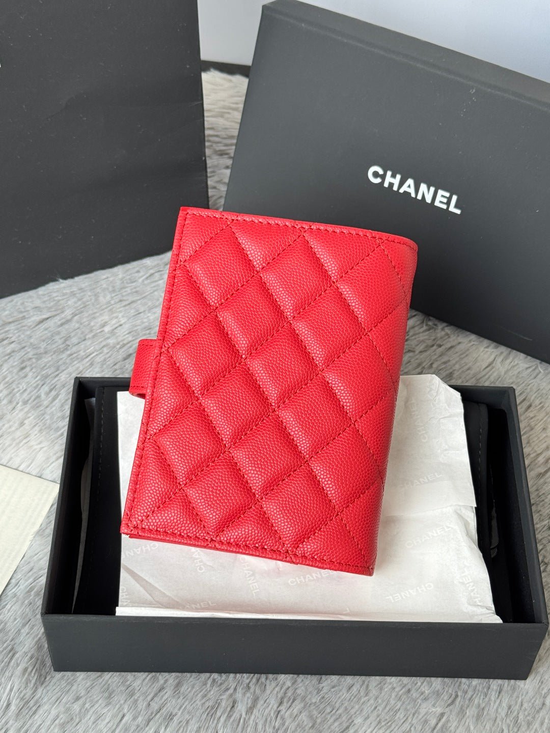 {Style No: ZUI4GWGB} CHANEL 25S MULTI PURPOSE PASSPORT WALLET 15 IN VIVID RED CALFSKIN GOLD HARDWARE - Image 2