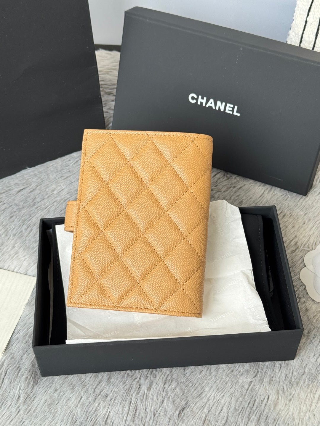 {Style No: NWPS4TYG} CHANEL 25S MULTI PURPOSE PASSPORT WALLET 15 IN GOLDEN CARAMEL CALFSKIN GOLD HARDWARE - Image 2