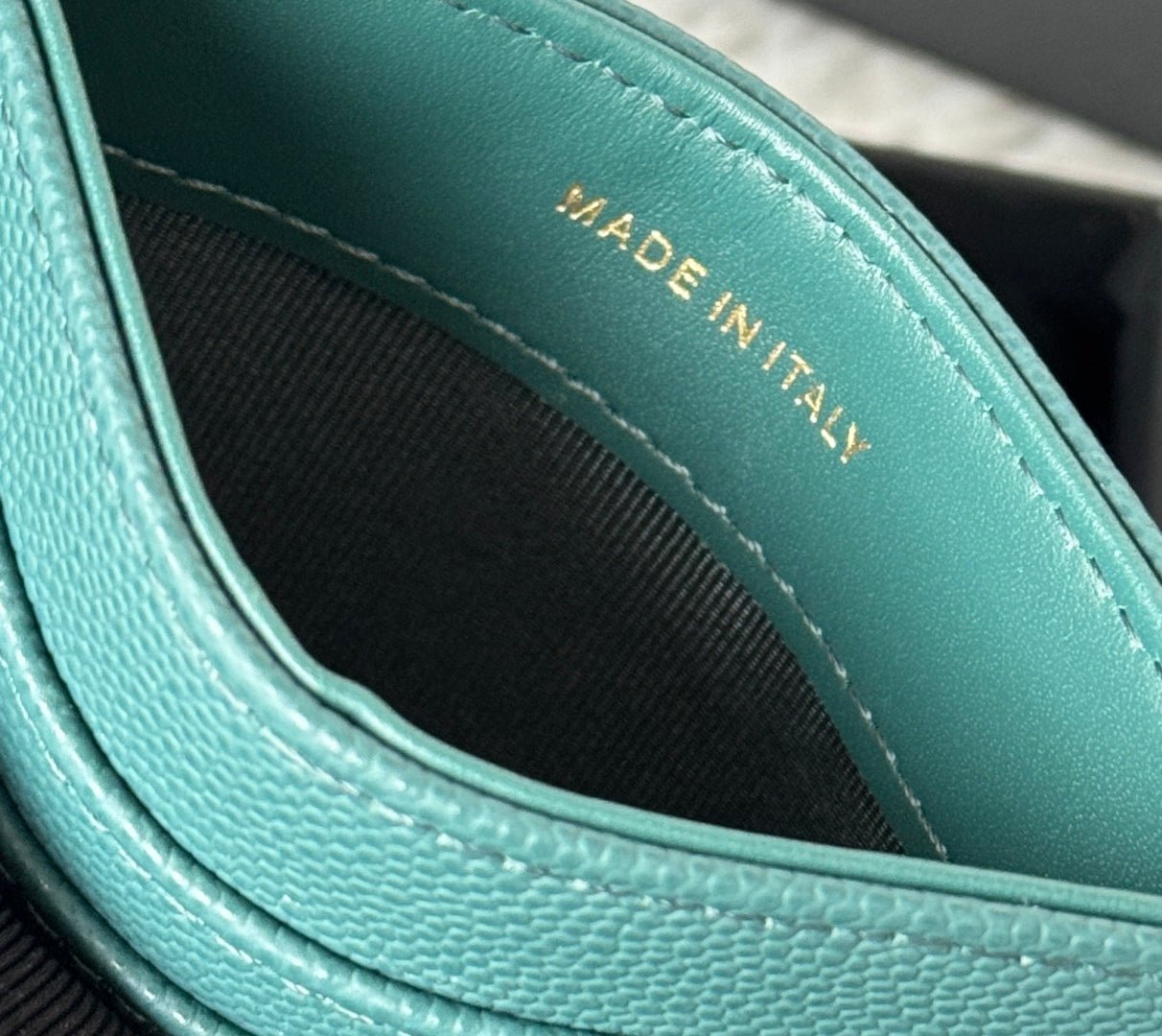 {Style No: WYAYBBUJ} CHANEL 25S CARD HOLDER 11 IN TROPICAL TEAL CAVIAR GOLD HARDWARE - Image 9