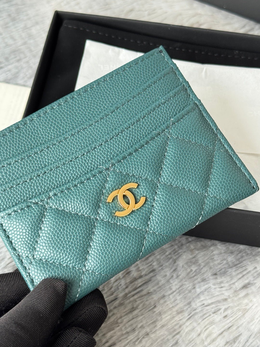 {Style No: WYAYBBUJ} CHANEL 25S CARD HOLDER 11 IN TROPICAL TEAL CAVIAR GOLD HARDWARE - Image 4