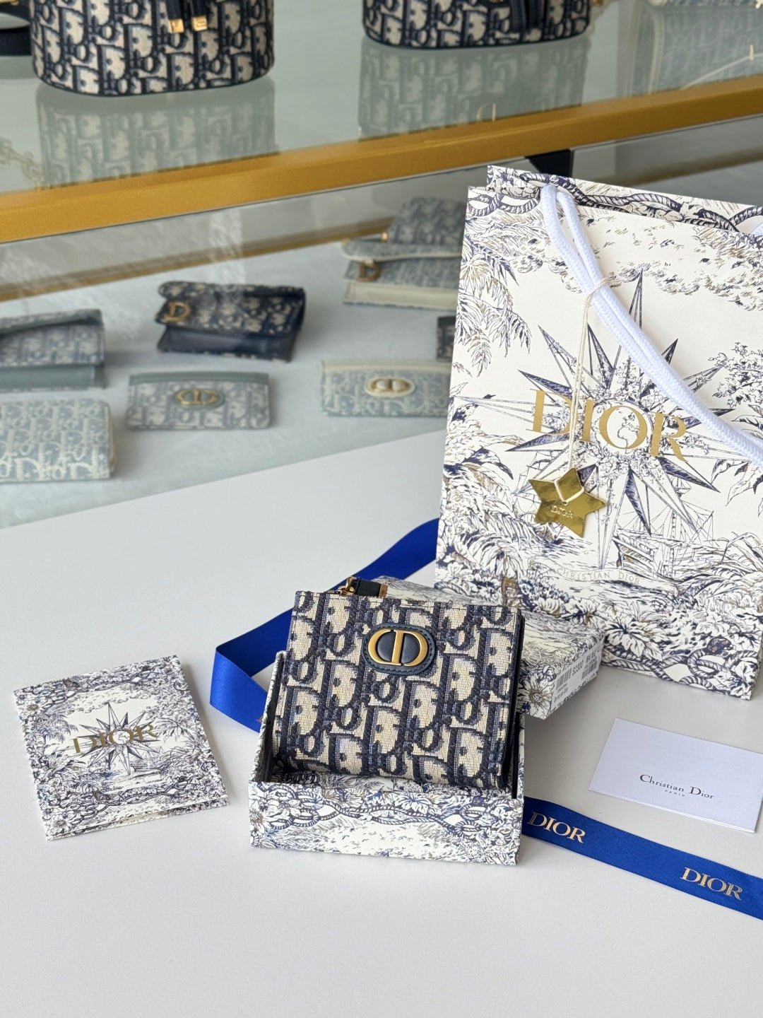 {Style No: GUBZ2QZ1} DIOR 25S 30 MONTAIGNE DAHLIA WALLET 11 IN BLUE DIOR OBLIQUE JACQUARD - Image 10