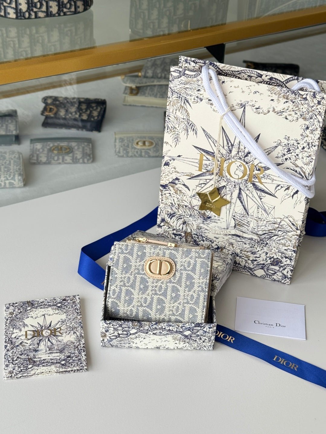 {Style No: IEYO2B71} DIOR 25S 30 MONTAIGNE DAHLIA WALLET 11 IN LIGHT BLUE DIOR OBLIQUE JACQUARD - Image 12