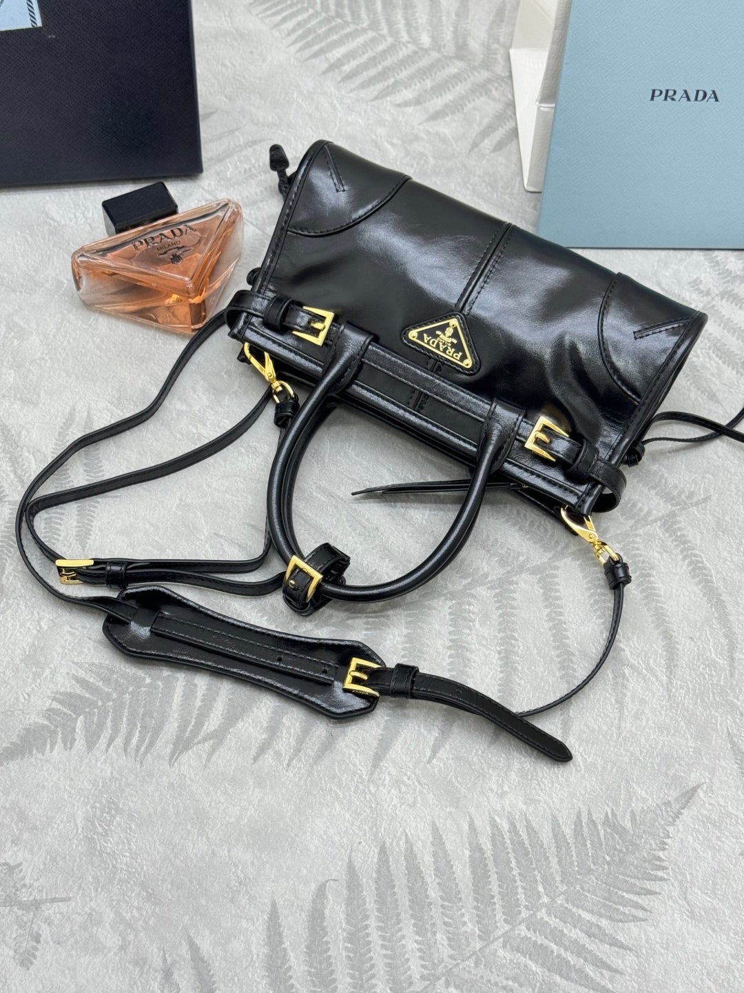 {Style No: XB5VUPEZ} PRADA 25S BONNIE MINI HANDBAG 23 IN BLACK CALFSKIN GOLD HARDWRE - Image 6