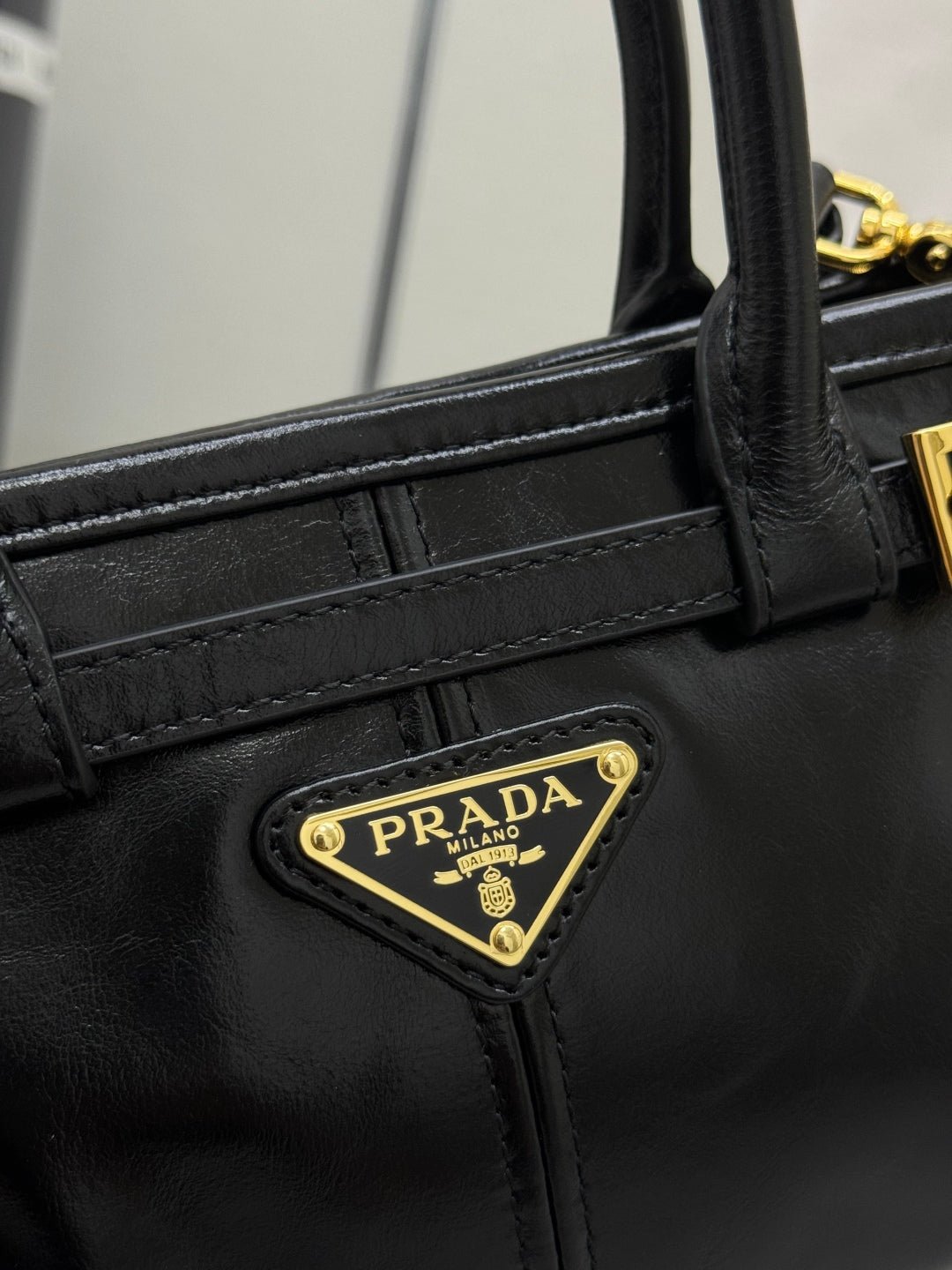 {Style No: XB5VUPEZ} PRADA 25S BONNIE MINI HANDBAG 23 IN BLACK CALFSKIN GOLD HARDWRE - Image 3